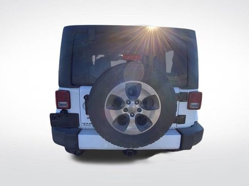 Used 2016 Jeep Wrangler Sahara w/ Connectivity Group image 7