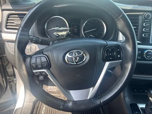 Used 2016 Toyota Highlander XLE AWD/4WD image 31