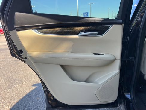 Used 2018 Cadillac XT5 FWD image 18