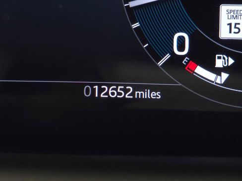 Certified 2025 Land Rover Discovery Sport Dynamic SE image 30