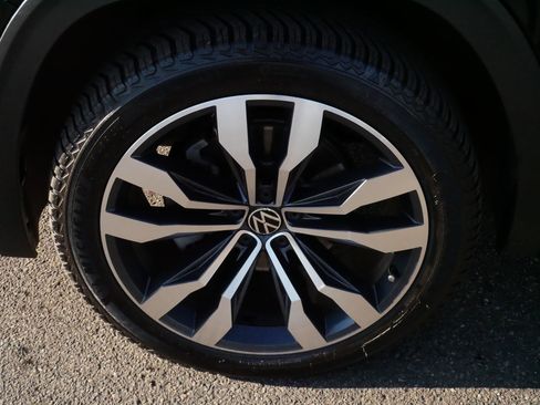 Certified 2020 Volkswagen Atlas Cross Sport SEL R-Line AWD/4WD image 15