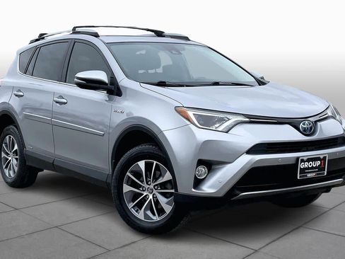 Used 2018 Toyota RAV4 XLE image 3