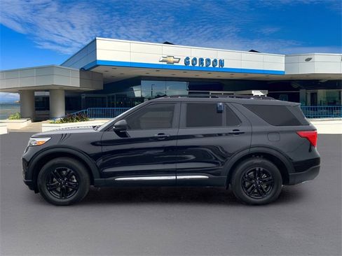 Used 2022 Ford Explorer XLT w/ Equipment Group 202A image 3