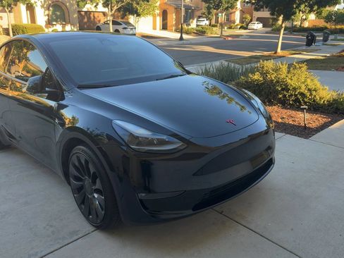 Used 2023 Tesla Model Y Performance AWD/4WD image 3