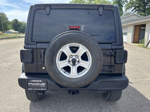 Used 2019 Jeep Wrangler Unlimited Sport S AWD/4WD image 4