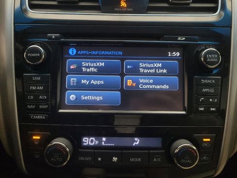 Used 2015 Nissan Altima 2.5 SV w/ Convenience Package image 25