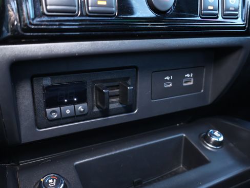 Used 2021 Nissan Titan PRO-4X w/ Pro-4x Convenience Package AWD/4WD image 21