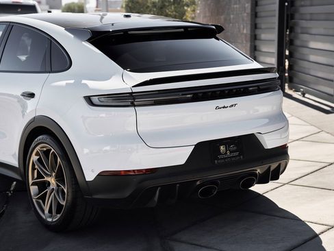 Used 2024 Porsche Cayenne Turbo GT image 12