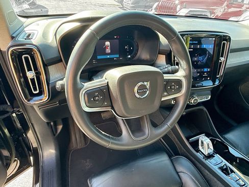 Used 2023 Volvo XC40 B5 Plus AWD/4WD image 12