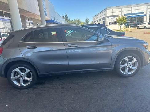 Used 2018 Mercedes-Benz GLA 250 4MATIC image 2
