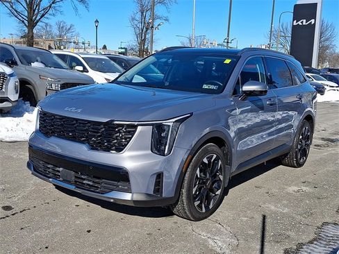 Certified 2025 Kia Sorento EX w/ Panoramic Sunroof Package image 3