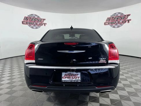 Used 2018 Chrysler 300 Limited AWD/4WD image 6