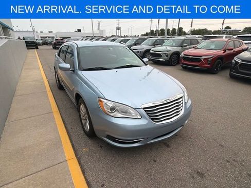 Used 2012 Chrysler 200 Touring FWD image 5