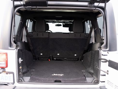 Used 2017 Jeep Wrangler Unlimited Rubicon w/ Connectivity Group image 20