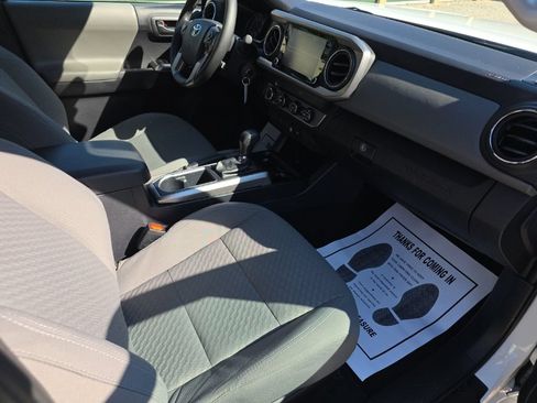 Certified 2020 Toyota Tacoma SR5 AWD/4WD image 18