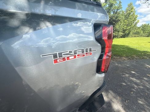 Used 2025 Chevrolet Colorado Trail Boss AWD/4WD image 37