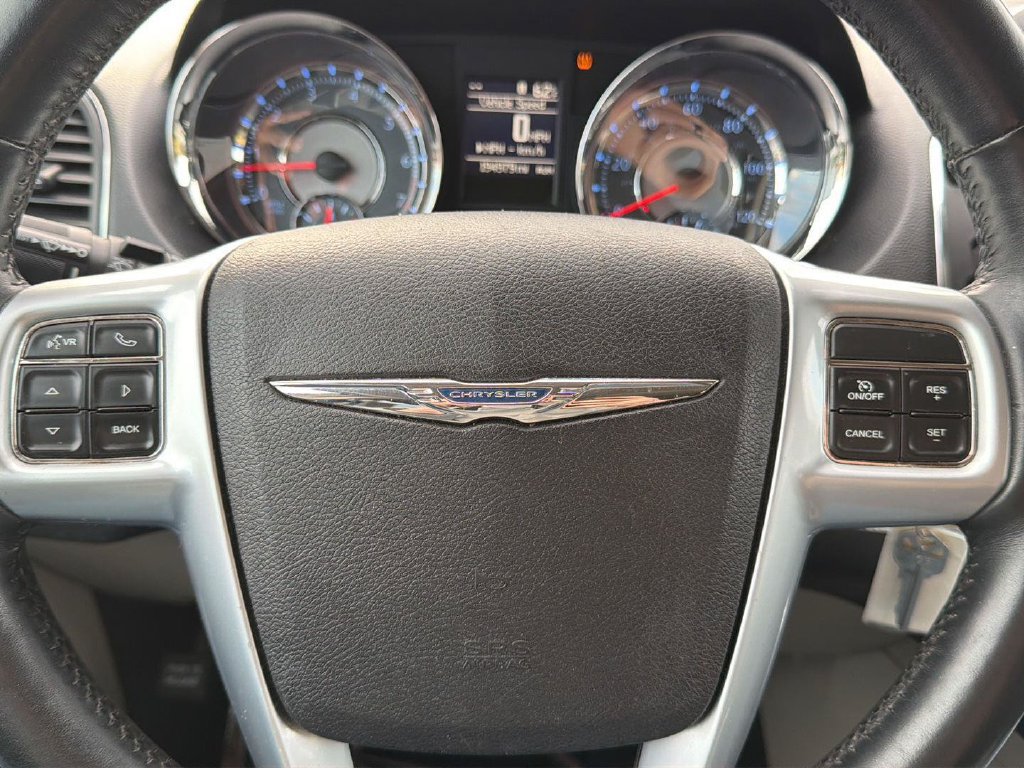 Used 2012 Chrysler Town & Country Touring-L w/ Entertainment Group #2 FWD image 25