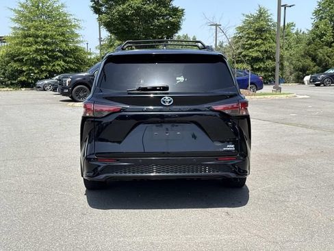 Used 2021 Toyota Sienna XSE w/ XSE Plus Package FWD image 3