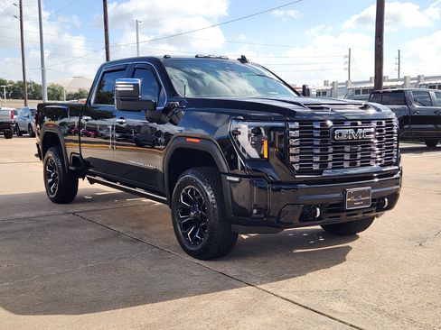 Used 2025 GMC Sierra 2500 Denali Ultimate w/ Max Trailering Package AWD/4WD image 4