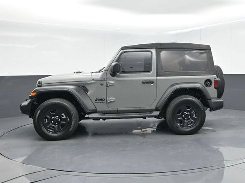 Used 2022 Jeep Wrangler Sport AWD/4WD image 5