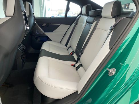 Used 2026 BMW M5 w/ Executive Package image 14