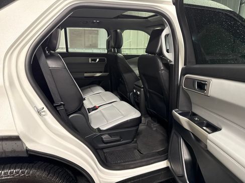 Used 2021 Ford Explorer XLT w/ Equipment Group 202A AWD/4WD image 13