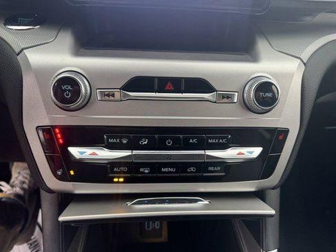 Used 2022 Ford Explorer XLT w/ Equipment Group 202A image 19