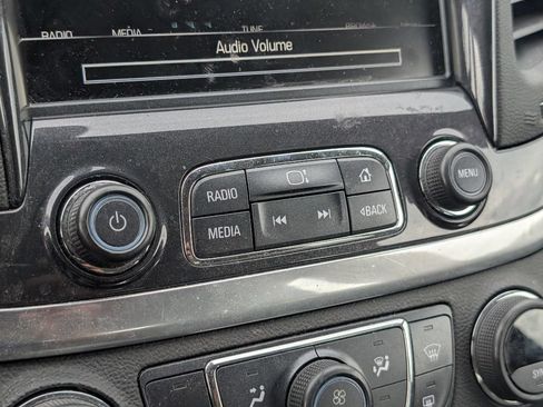 Used 2019 Chevrolet Impala LT FWD image 22
