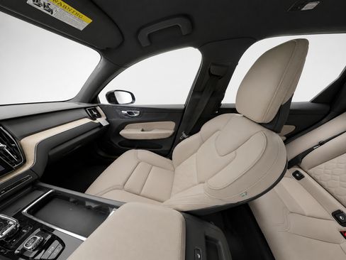 Certified 2026 Volvo XC60 B5 Core w/ Climate Package AWD/4WD image 15