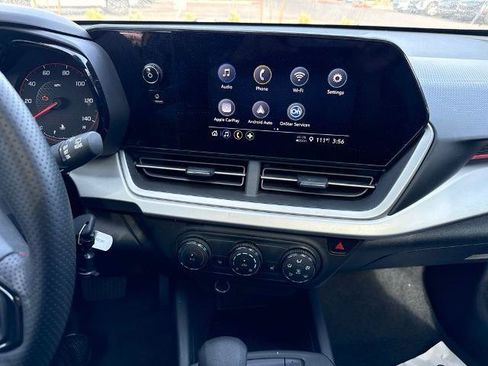 Used 2024 Chevrolet Trax RS w/ Sunroof Package FWD image 8