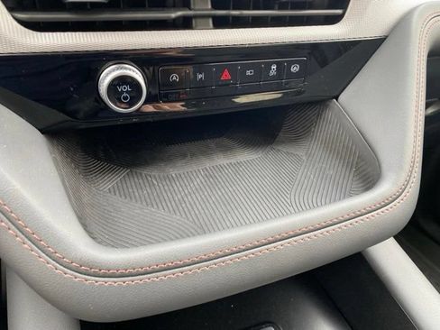 Used 2025 Ford Explorer Active AWD/4WD image 20