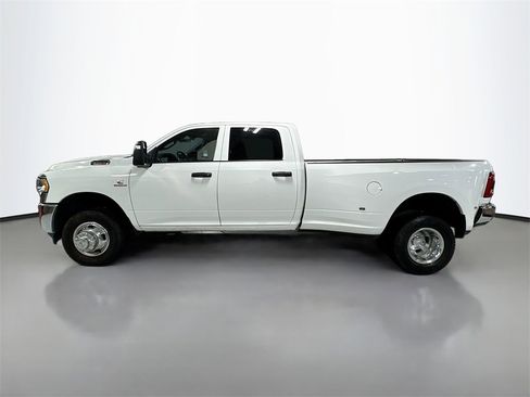 Used 2024 RAM 3500 Tradesman w/ Chrome Appearance Group image 10