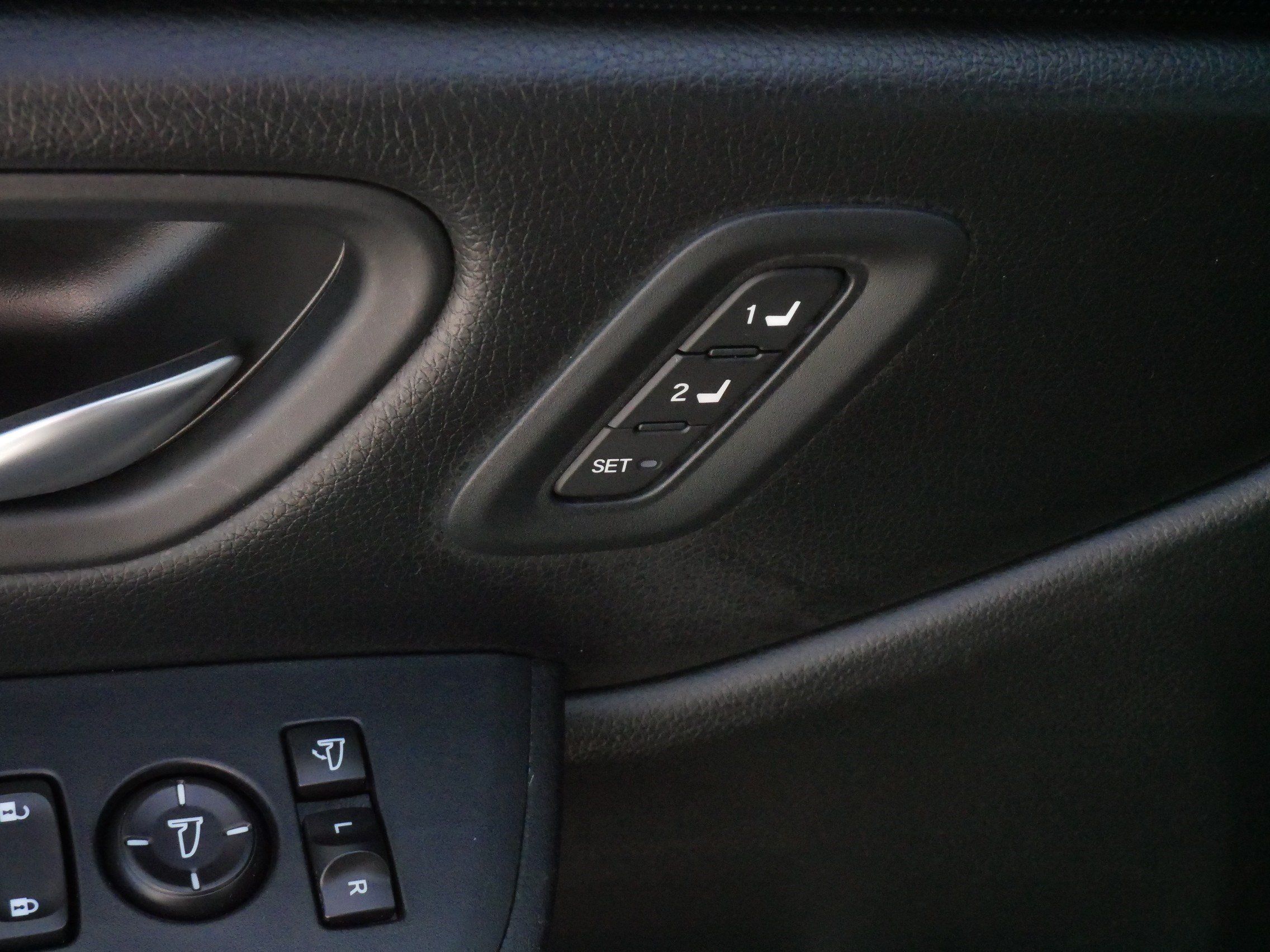 Used 2025 Honda Pilot Black Edition image 19