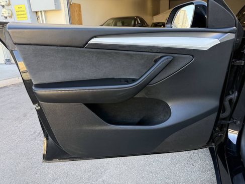 Used 2023 Tesla Model Y Long Range AWD/4WD image 19