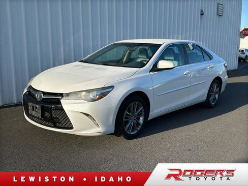Used 2017 Toyota Camry SE image 1