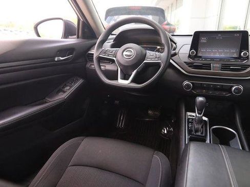 Used 2024 Nissan Altima 2.5 SV FWD image 20