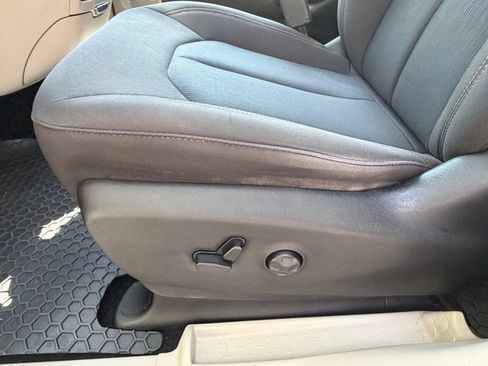 Used 2017 Chrysler Pacifica LX FWD image 27