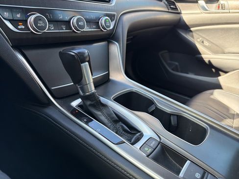 Used 2018 Honda Accord Touring image 14