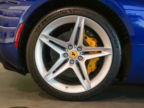 Used 2022 Ferrari SF90 Spider image 21