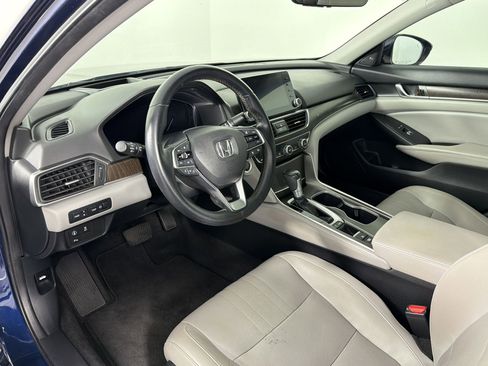Used 2018 Honda Accord Touring image 4