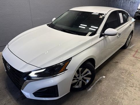 Used 2023 Nissan Altima 2.5 S FWD image 2