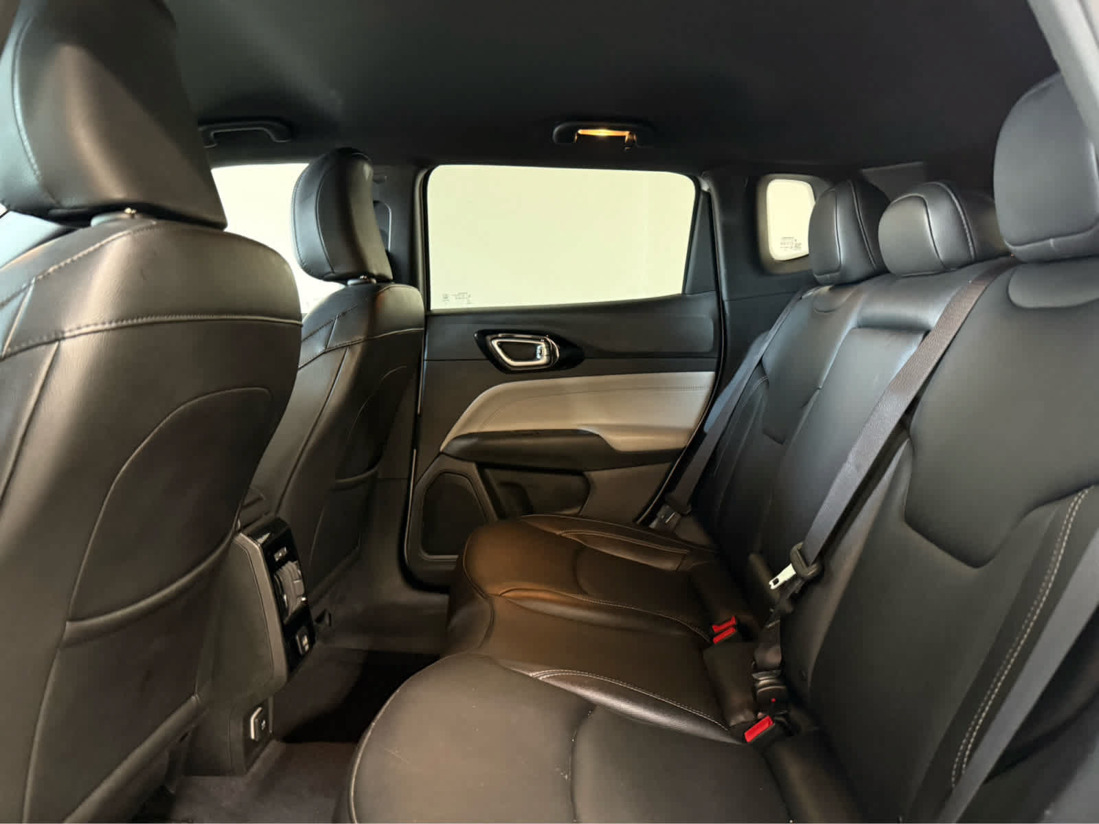 Used 2025 Jeep Compass Limited AWD/4WD image 14