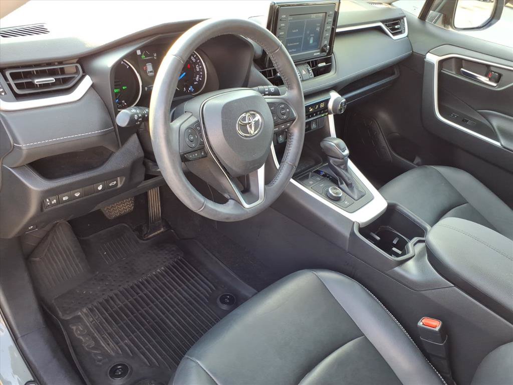Used 2022 Toyota RAV4 XLE Premium AWD/4WD image 6