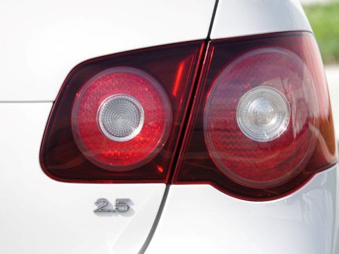 Used 2010 Volkswagen Jetta Limited Edition FWD image 58
