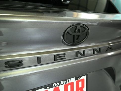 Used 2024 Toyota Sienna Limited image 15