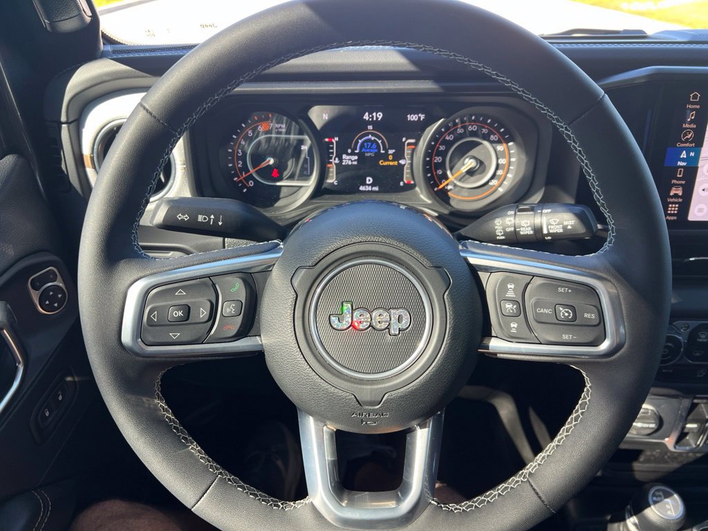 Used 2025 Jeep Wrangler Unlimited Sahara w/ Technology Group AWD/4WD image 41