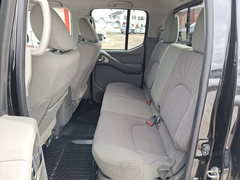 Used 2019 Nissan Frontier SV image 14