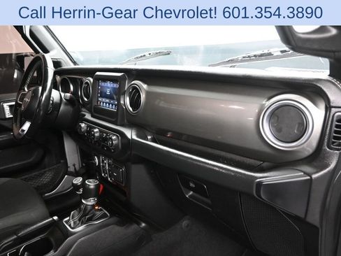 Used 2021 Jeep Wrangler Unlimited Sahara AWD/4WD image 25