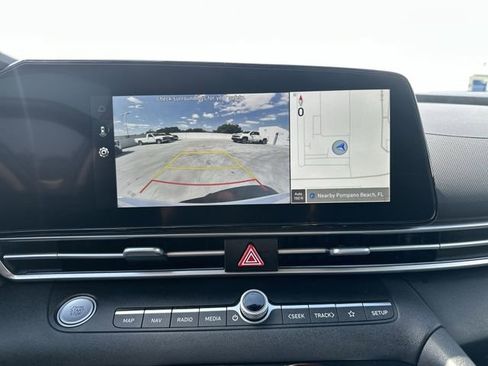 Used 2025 Hyundai Elantra SEL image 24