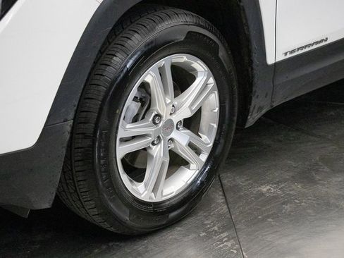 Used 2024 GMC Terrain SLE image 7